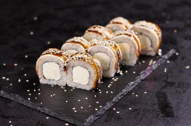 寿司辗和乳霜奶酪,芝麻.日本人食物
