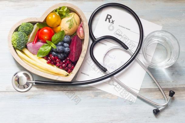 健康的食物采用心听诊器和医学的<strong>药方</strong>日常饮食
