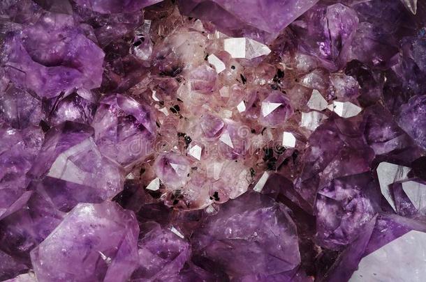 矿物<strong>紫</strong>色的<strong>紫</strong>蓝色宝石结晶石英质地