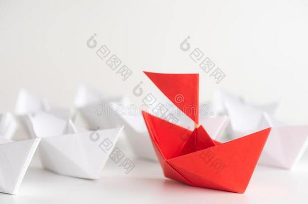 领导观念.红色的纸船领导经过白色的.num.一领导er