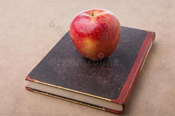 背向学校字体和一苹果