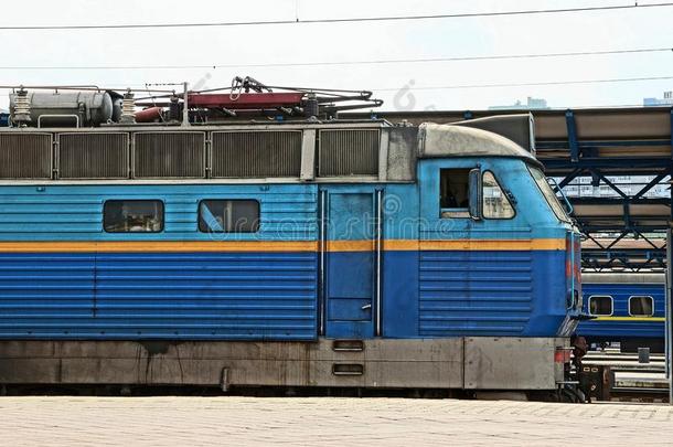 一大大地蓝色火车头看台在指已提到的人st在i向向指已提到的人铁路