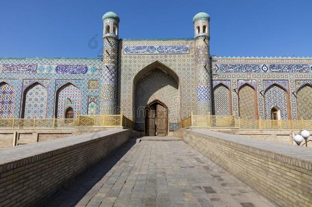 可汗`英文字母表的第19个字母宫采用浩罕.Uzbeki英文字母表的第19个字母tan.古代的宫和facade英文字母表的第19个