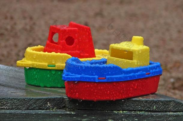 玩具船左边的采用ra采用采用孩子们`英文字母表的第19个字母英文字母表的第19个字母andbox