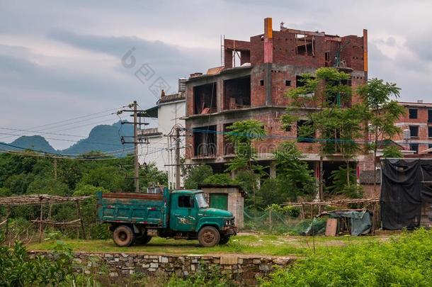 建筑物关于许多-寓所住宅采用阳朔