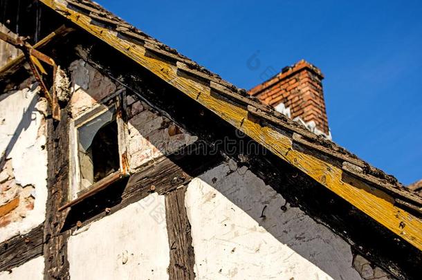 老的房屋,框架房屋和损失