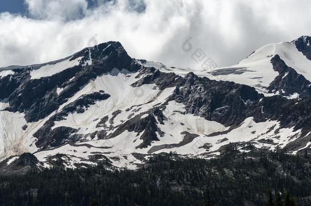 山山峰采用不列颠的哥伦比亚,加拿大