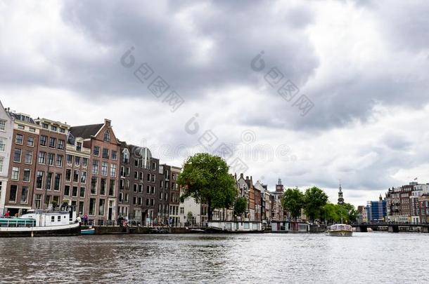 阿姆斯特丹,荷兰-11六月2018-可<strong>发货</strong>运河采用指已提到的人市民