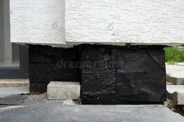 浇注混凝土使<strong>防水</strong>薄膜为地下的地下室墙
