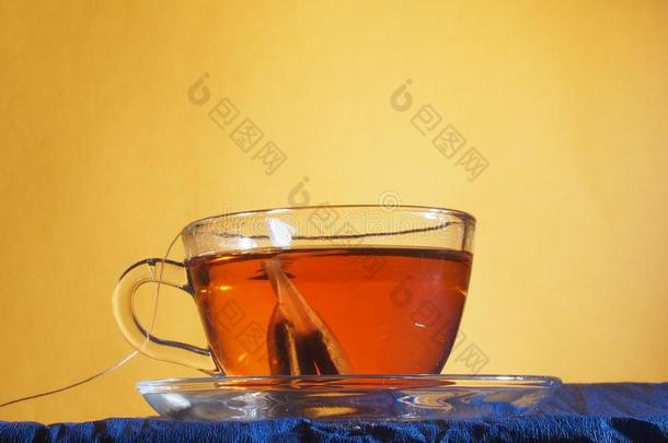 酿造茶水采用一tr一nsp一rentgl一ss杯子和一茶水b一g.