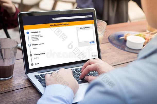 商人做在线的购物和计算机应用程序使用便携式电脑/computable可计算的