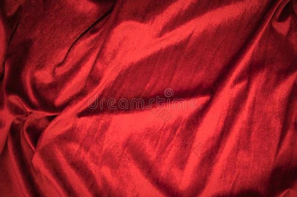 折叠软的波浪形的红色的丝绒织物textu红色的背景.