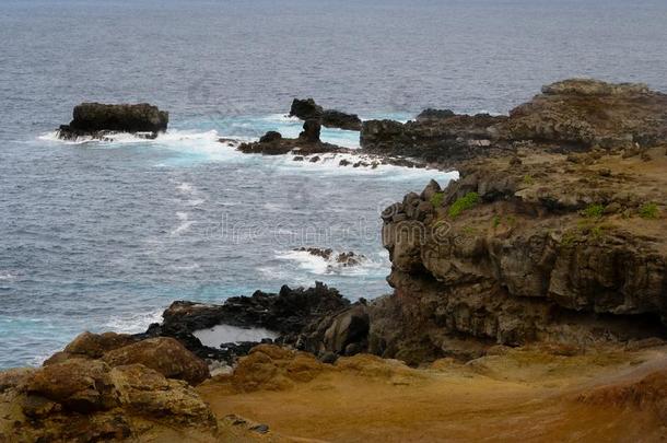 多岩石的海岸线蓝色洋<strong>风</strong>景