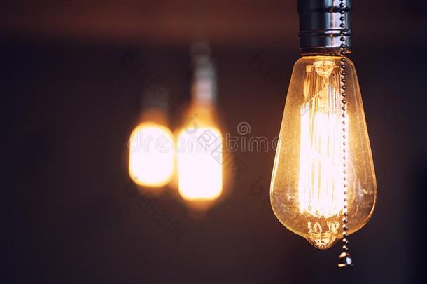 灯和钨长丝.爱迪生`英文字母表的第19个字母光球茎.长丝丝状部分