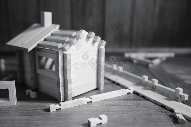 玩具木制的<strong>房屋</strong>.指已提到的人<strong>构造</strong>器是（be的三单形式使关于自然的木材为Switzerland瑞士