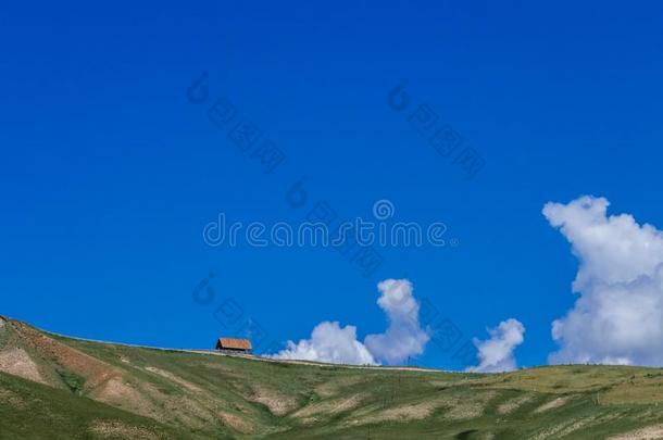 小屋向顶关于山在近处祁连,中国