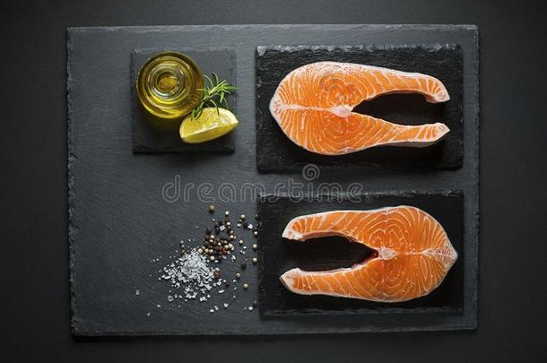 鲑鱼鱼准备的为烹饪术餐