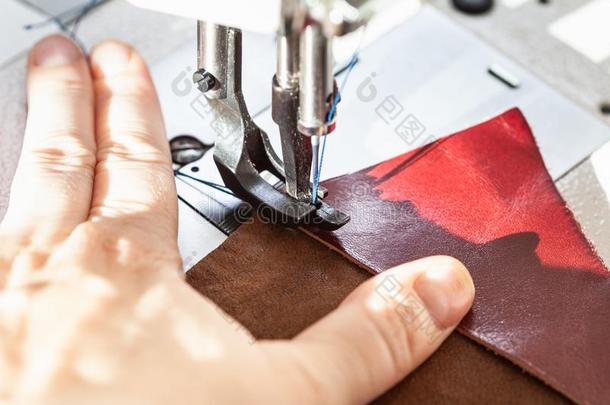 裁缝缝纫皮向缝纫机器
