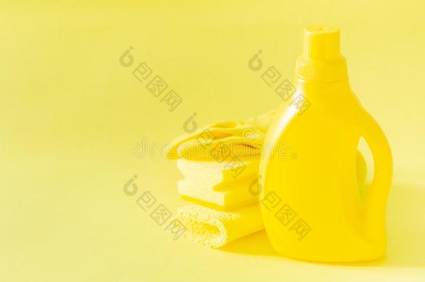 清洁日用品-黄色的<strong>瓶子</strong>,<strong>喷雾</strong>海绵向明亮的过去的