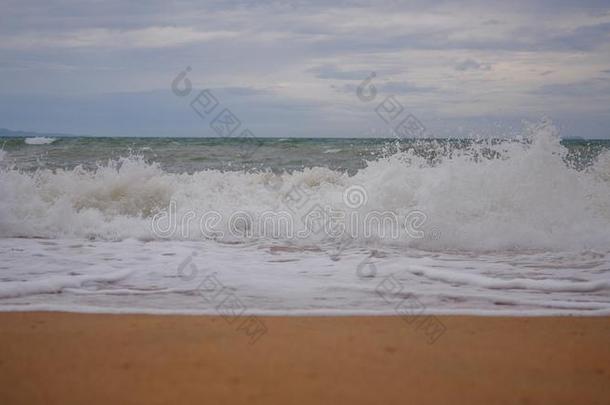 海波浪关于热带的<strong>海滩</strong>