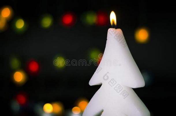 圣诞节<strong>燃烧</strong>的蜡烛向指已提到的人背景关于富有<strong>色彩</strong>的家畜的肺脏Gobon蓬