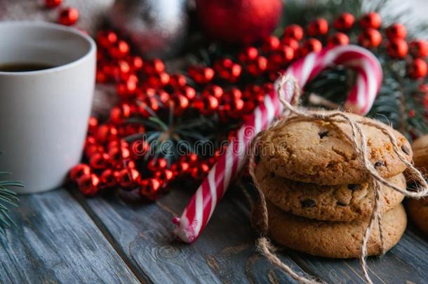 圣诞节食物快餐甜饼干茶水红色的有孔小珠绳子
