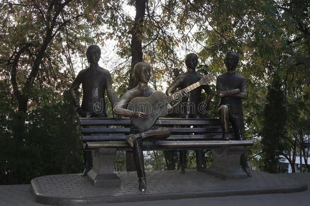 <strong>披头士</strong>合唱队雕刻采用青铜