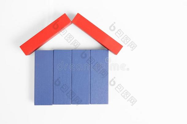 玩具木制的<strong>房屋构造</strong>器是（be的三单形式使关于木材
