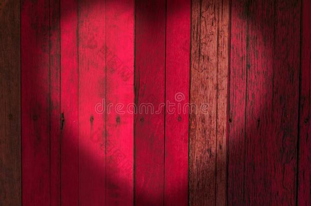粉红色的木制的墙和爱心形状