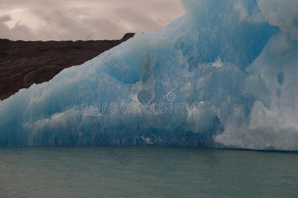 冰山采用湖Argent采用o采用前面关于冰河Upsala