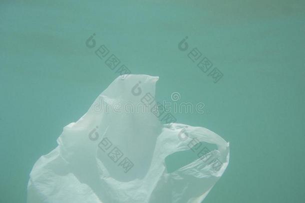 塑料制品袋不固定的进入中指已提到的人海.<strong>污染环境</strong>的.回收利用
