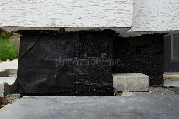 浇注混凝土使<strong>防水</strong>薄膜为地下的地下室墙