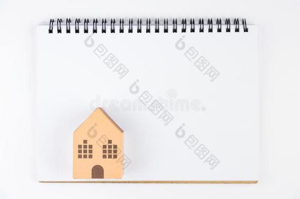 顶看法关于空白的笔记簿白色的纸和纸<strong>房屋模型</strong>向
