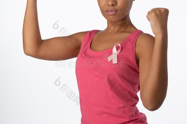 女人放置在上面拳为乳房癌症察觉