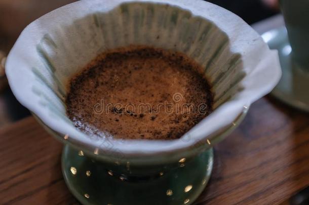 地面咖啡豆采用一咖啡豆沥干架绿色的cer一mic圆锥体一t咖啡豆英语字母表中的第四个字母