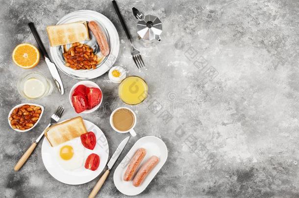 各种各样的健康的早餐向灰色背景.顶看法,复制品休闲健身中心