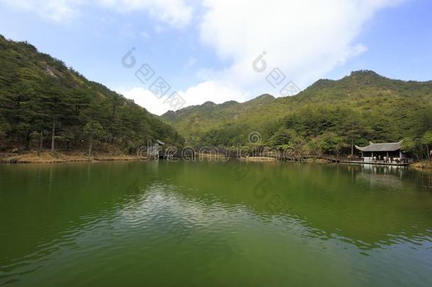 绿色的湖关于酒仙山山,风干土坯三原色红绿兰彩色值