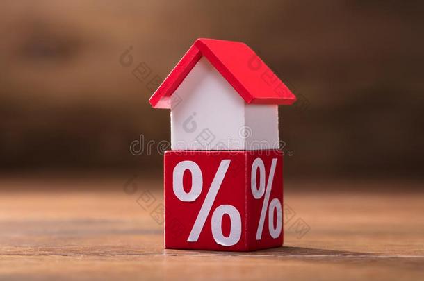 <strong>房屋模型</strong>和百分比红色的块向表