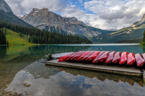 祖母绿湖采用你好国家的公园,不列颠的哥伦比亚,加拿大