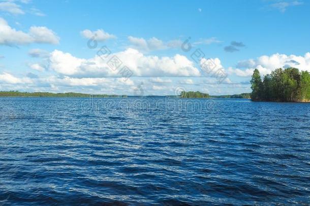 傍晚在塞马湖湖