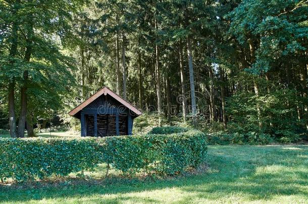 一小屋采用森林,老的小屋和v采用tage小屋.