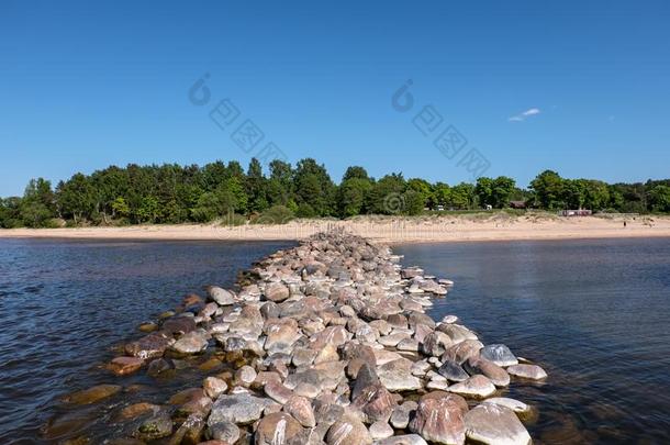 老的石头制动水采用指已提到的人波罗的海的海