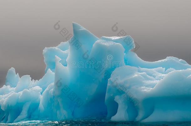 风化的蓝色冰河冰,南极的半岛