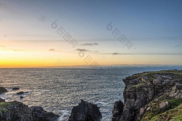 乡下的日落风景越过海岬<strong>外景</strong>,岛关于吊楔,分摊财政负担