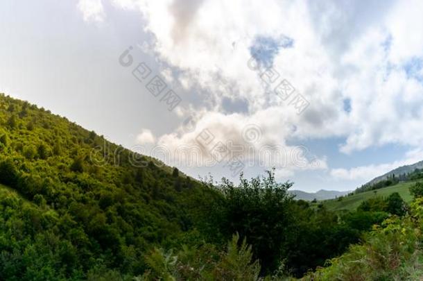 太夸张了多山的地形.小的高加索山.宽的全景