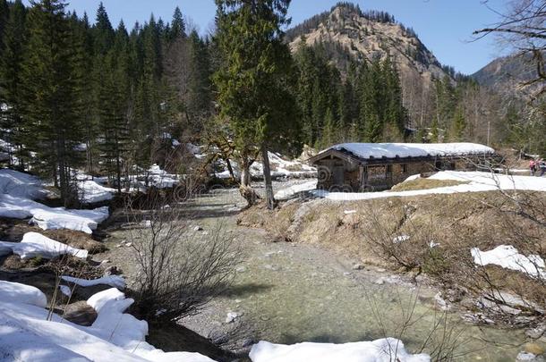 小屋采用那时mounta采用s采用巴伐利亚采用指已提到的人雪