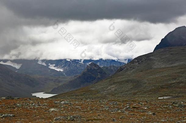 多山的地形采用挪威.尤通黑门山国家的公园