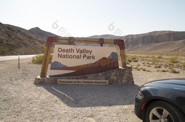 死亡山谷国家的公园入口指示牌,美国人快的斯波尔
