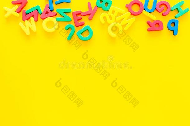 字母表为小孩观念.英语文学采用混乱向黄色的