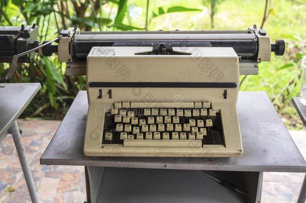 酿酒的典型的打字机,制动火箭机械的设备为journalism新闻业